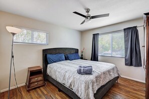 3 bedrooms, iron/ironing board, WiFi, bed sheets