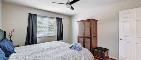 Iron/ironing board, WiFi, bed sheets