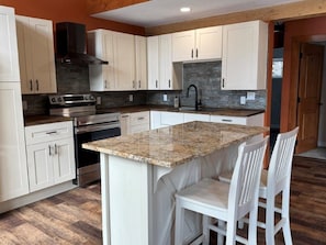 Micro-ondes, four, plaque de cuisson, lave-vaisselle