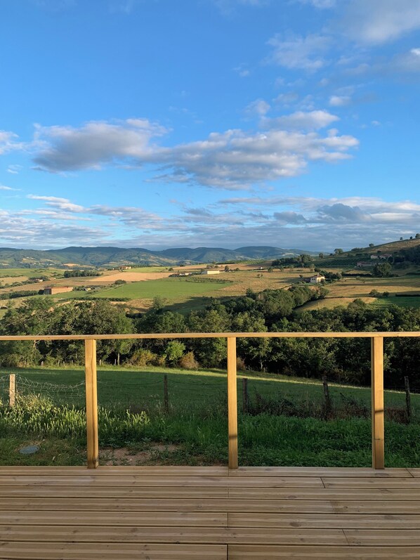 Property grounds - Gîte "Belle Vue" near Lyon in Savigny in the heart of nature with magnificent views (Savigny)