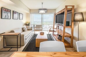 Apartment, Balcony, City View | Living area