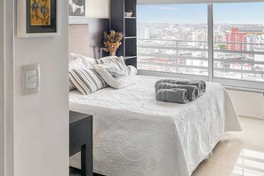 Apartamento, sacada, vista para a cidade | Ferros/tábuas de passar roupa, Wi-Fi de cortesia