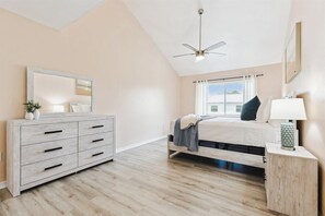 3 chambres, fer et planche à repasser, Wi-Fi gratuit, draps fournis