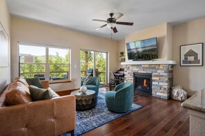 Smart-tv en een open haard