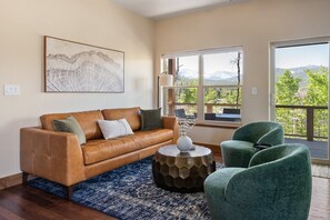 Una Smart TV, una chimenea