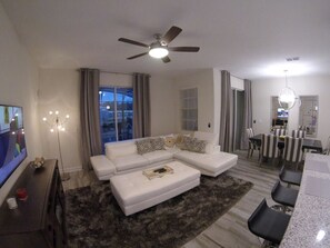 Smart TV, fireplace