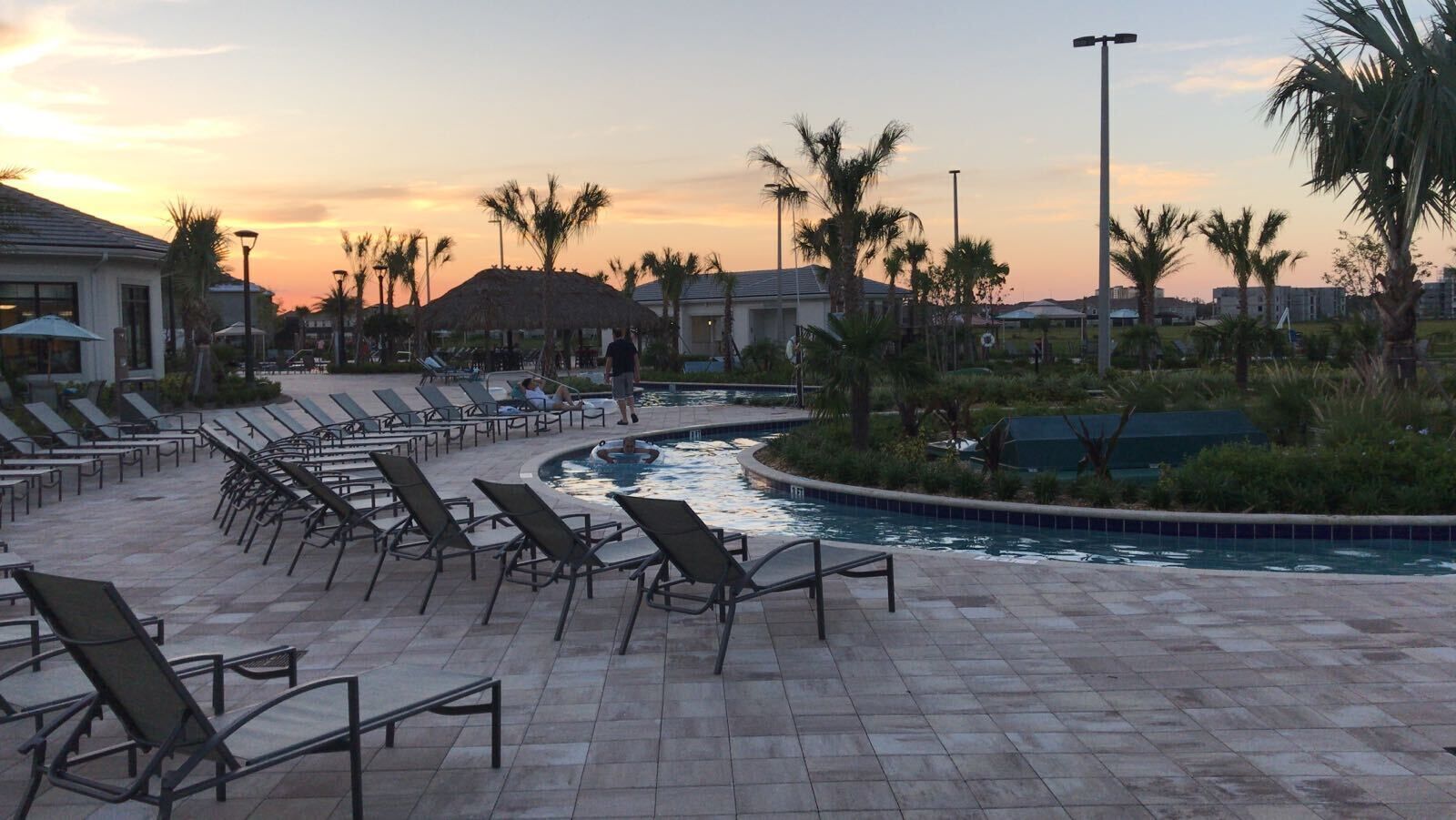 Een verwarmd zwembad