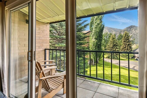 Bigwood Basecamp with Mountain Views & Great Location