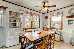 Dining - Sandy Ridge | 150 ft to the beach (Nags Head)