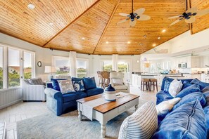 Tv och ett bordtennisbord