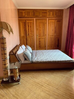 2 chambres, fer et planche à repasser, Wi-Fi, literie fournie