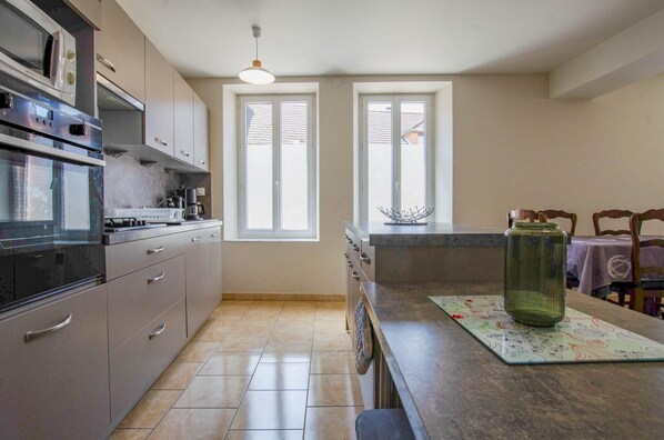 Microwave, highchair