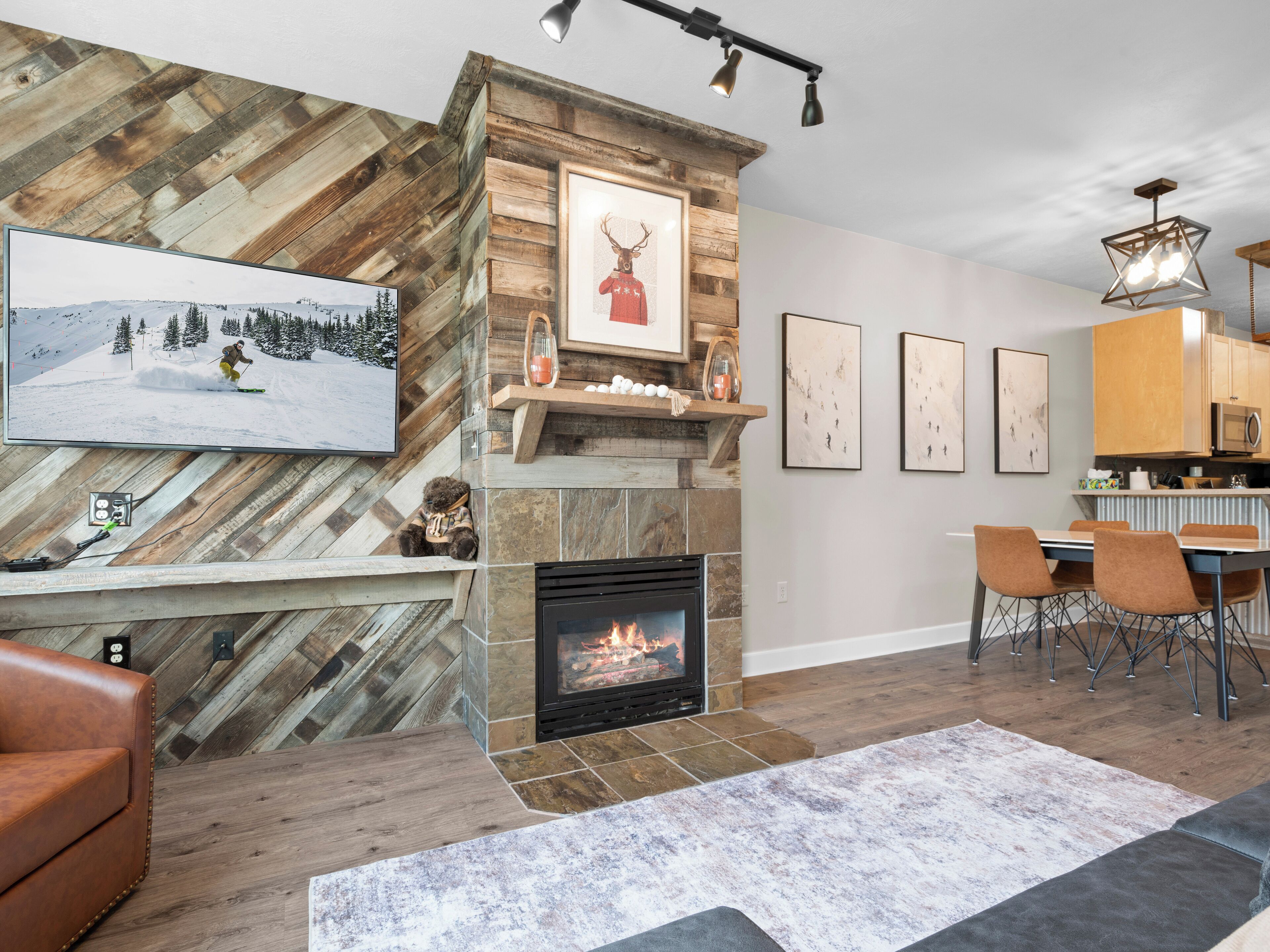 Smart TV, fireplace