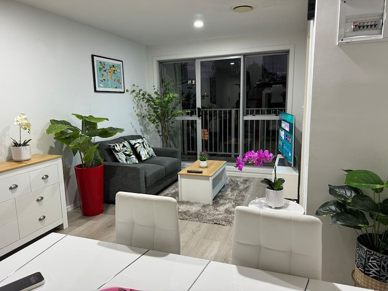 Impecable 3 Bdr-2 Bath -Free Carpark And Pool - Auckland