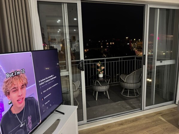 Interior - Penthouse Perfection 3 bd, 2 bth-free carpark and pool (Auckland)