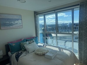 2 camere, una scrivania, ferro/asse da stiro, culla da viaggio