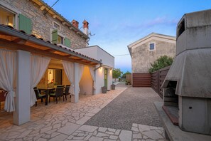 Outdoor dining - Villa Drdanić (Istria - Krnica) (Krnica)