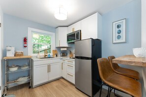 Fridge, microwave, stovetop, coffee/tea maker - Heated Saltwater Pool +Short Walk to Beach+Pier 1 (Old Orchard Beach)