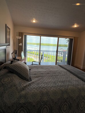 Bügeleisen/Bügelbrett, WLAN, Bettwäsche