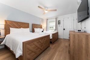 1 bedroom, iron/ironing board, travel cot, free WiFi - Walk to Beach & Pier | 1BR Suite with Pool & Kitchenette (Old Orchard Beach)