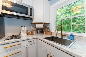 Fridge, microwave, stovetop, coffee/tea maker - Heated Saltwater Pool  Short Walk to Beach Pier 9 (Old Orchard Beach)