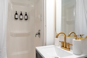 Hair dryer, towels - Heated Saltwater Pool  Short Walk to Beach Pier 10 (Old Orchard Beach)