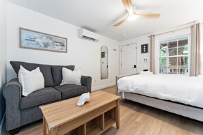 2 bedrooms, iron/ironing board, travel cot, free WiFi