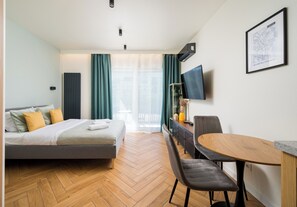 Iron/ironing board, WiFi, bed sheets - Modern Flow Apartment (Warszawa)