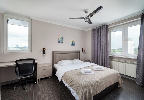 1 dormitori, planxa i posts de planxar, wifi i roba de llit 