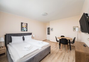 2 bedrooms, iron/ironing board, WiFi, bed sheets