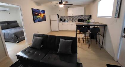 Charming 1-bedroom apartment with WiFi, AC in delightful Panama City