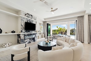 Smart TV, fireplace, stereo