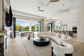 Smart TV, fireplace, stereo
