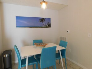 Dining - Gardens of Beachwalk 1 bedroom 1 bathroom with balcony (Fort Myers)