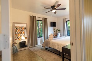 4 habitaciones, tabla de planchar con plancha, wifi y ropa de cama