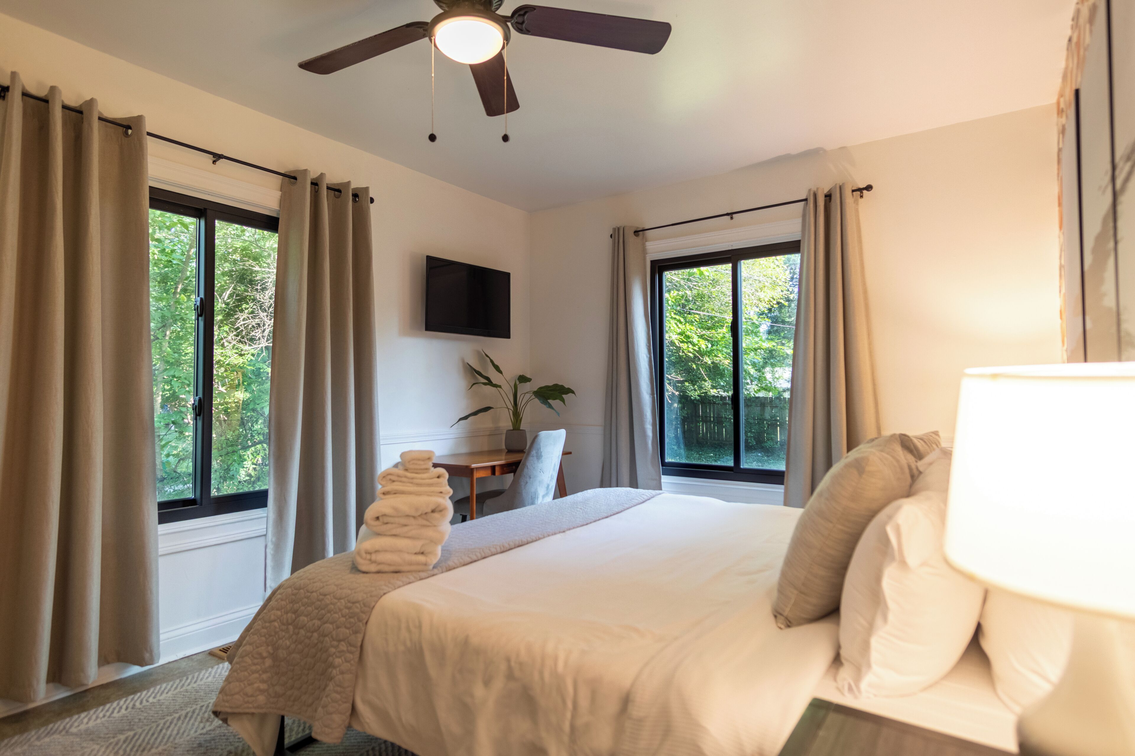 4 bedrooms, desk, iron/ironing board, travel cot