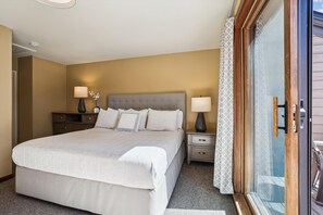 2 bedrooms, free WiFi, bed sheets - Cozy 2BR townhome with great views in Breckenridge, Cedars 3! (Breckenridge)