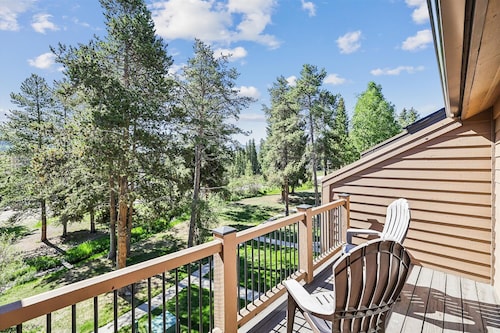 Cozy 2BR townhome with great views in Breckenridge, Cedars 3!