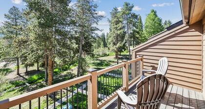 Cozy 2BR townhome with great views in Breckenridge, Cedars 3!