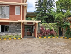 Exterior - Hotel Sakinah Syariah (Jambelaer)