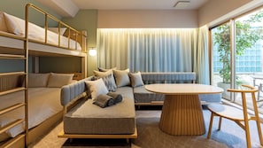 Kabin Comfort | Selimut bulu angsa, brankas, meja kerja, dan tirai kedap cahaya