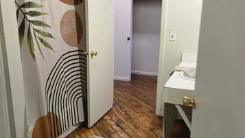 Hårføner og håndklær