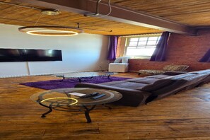 Smart TV, fireplace, books, offices