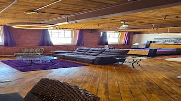 Smart TV, fireplace, books, offices