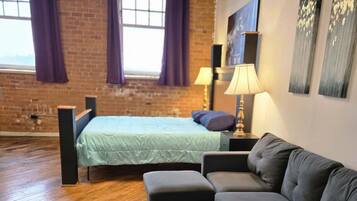 1 soverom, skrivebord, strykejern/-brett og wi-fi (inkludert)