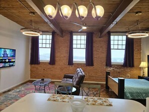 1 makuuhuone, työpöytä, silitysrauta/-lauta, ilmainen Wi-Fi