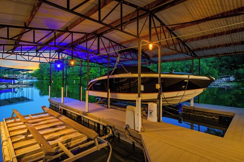 Lakeside Tranquility | Camdenton • Boat Dock •