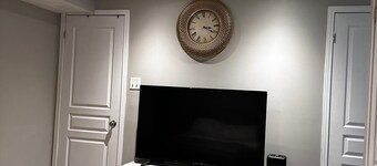 Cozy&Comfort Studio in  the city of Kitchener- 6mins walk to Conestoga college