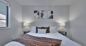 5 bedrooms, iron/ironing board, WiFi, bed sheets