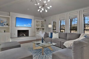 Smart TV, fireplace